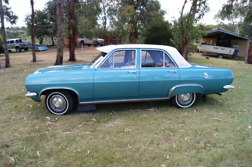 HR Holden in Grecian White over Tennyson Turquoise Met — Premier Sedan