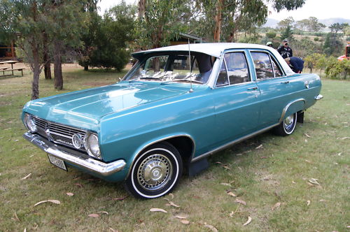 HR Holden in Grecian White over Tennyson Turquoise Met — Premier Sedan