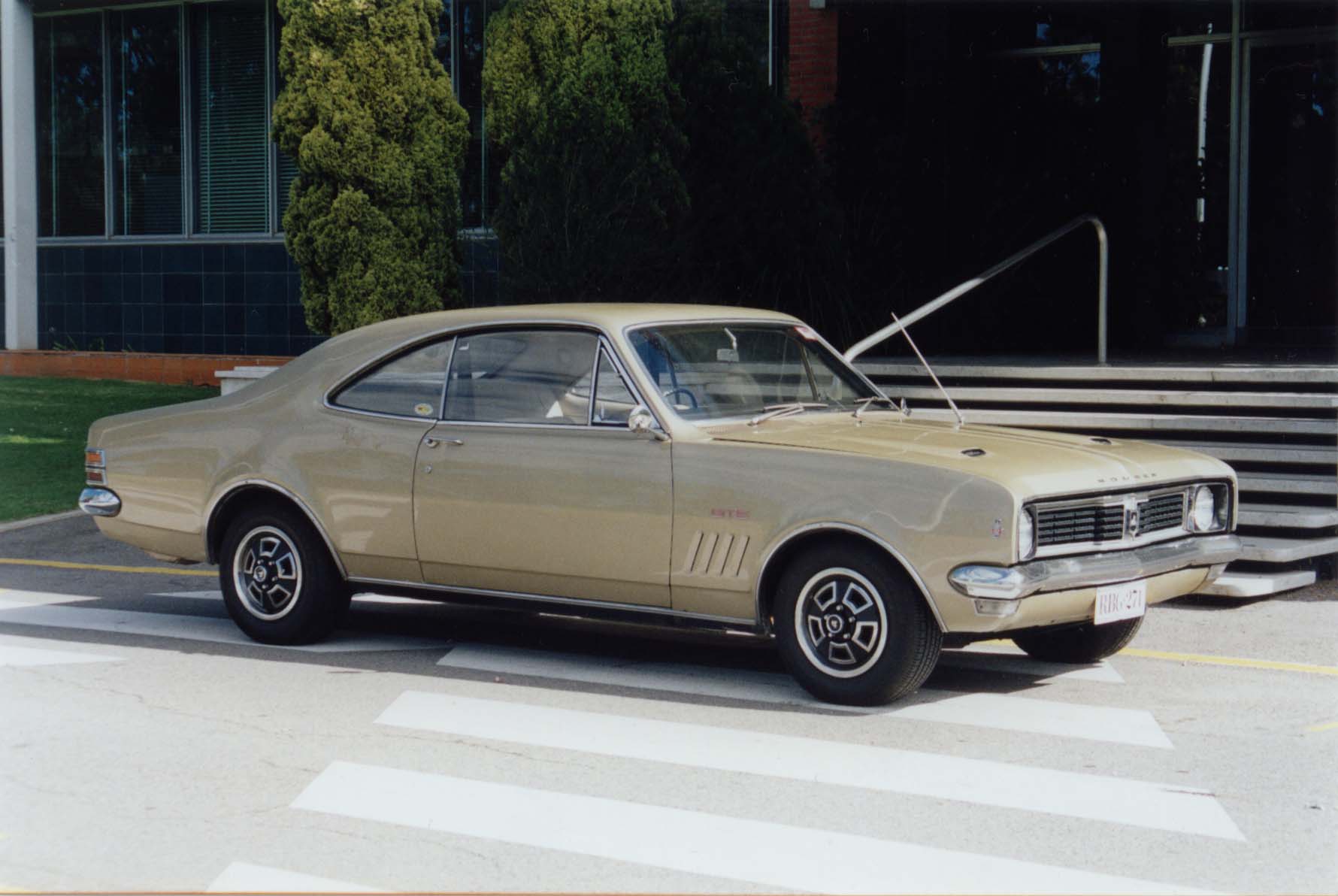 HT Holden in Platinum Met — Monaro GTS Coupe