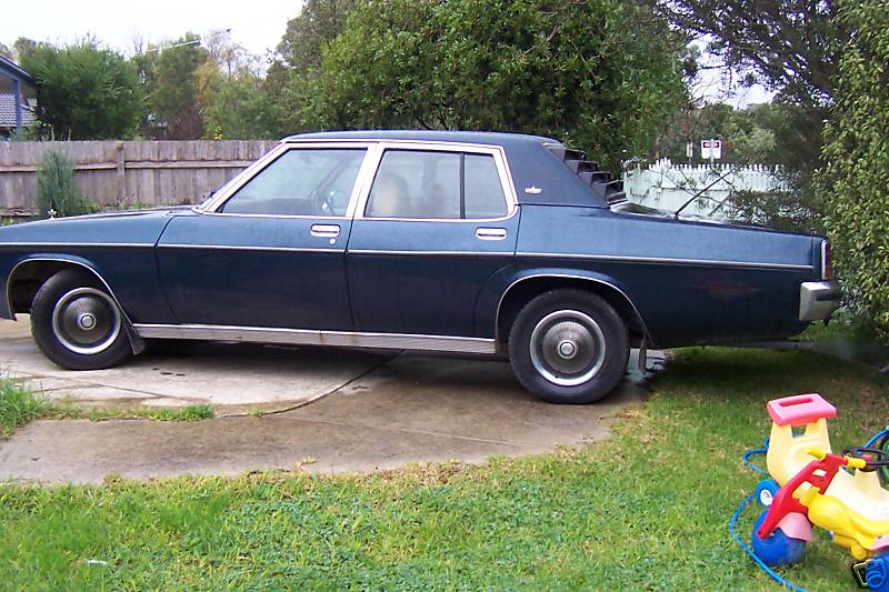 HX Holden in Corinthian Blue MK3 Met — Statesamn Caprice Sedan