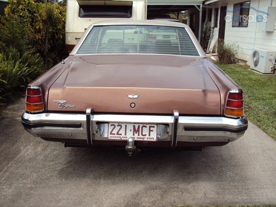 HX Holden in Sienna Met — Statesamn Caprice Sedan