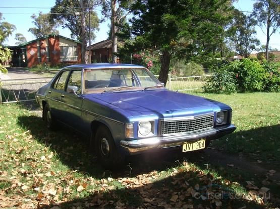 HZ Holden in Palais White over Windsor Blue Met — Kingswood SL Sedan