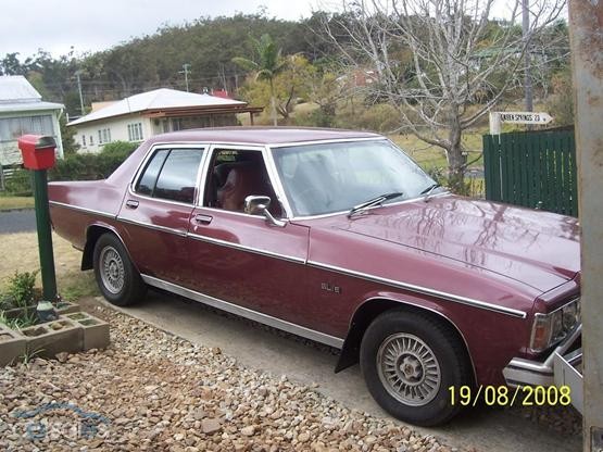 HZ Holden in Mulberry Met — Statesman SLE Sedan