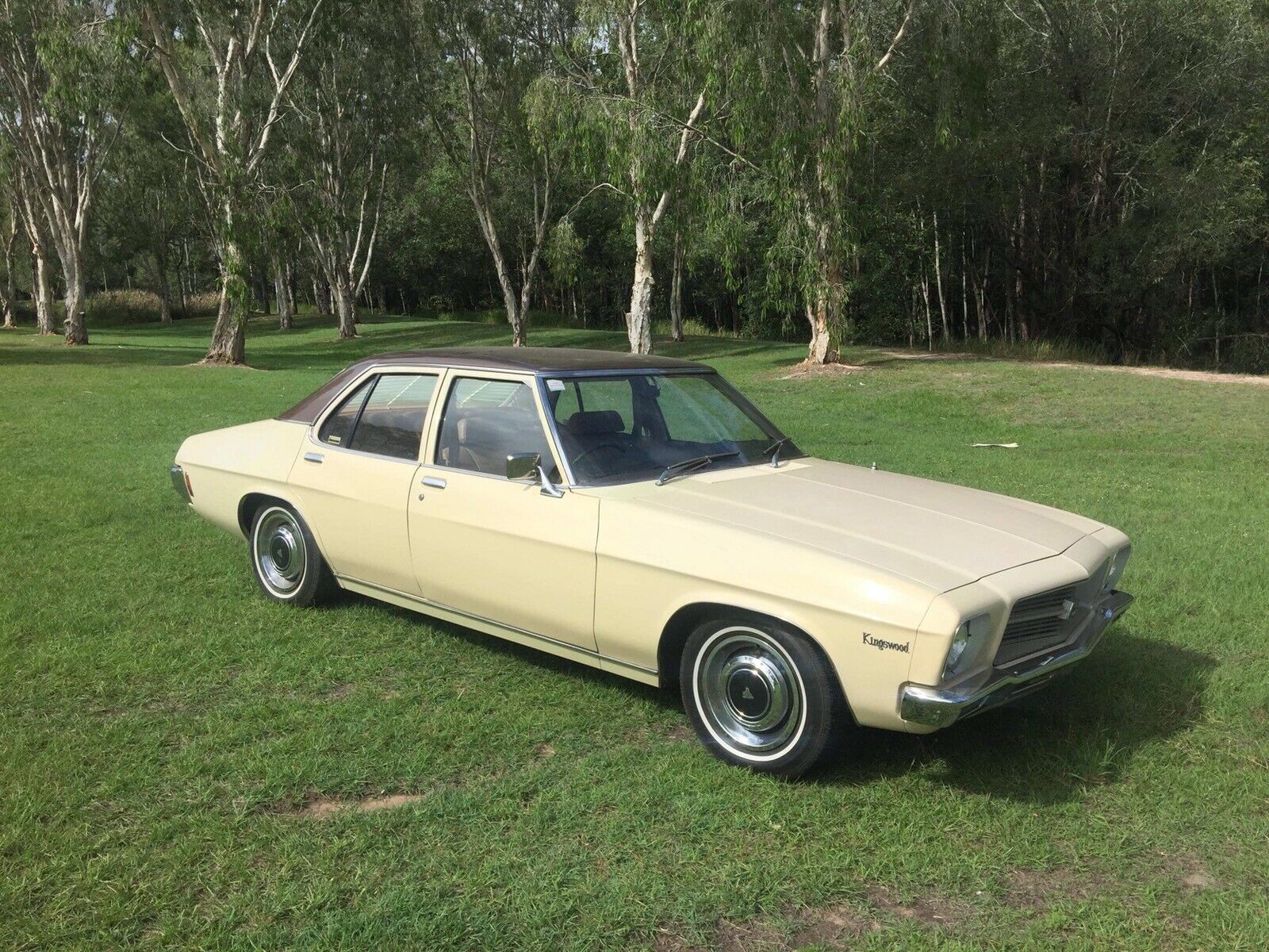 HQ Holden in Nutmeg Met over Covert Beige — Kingswood Vacationer Sedan