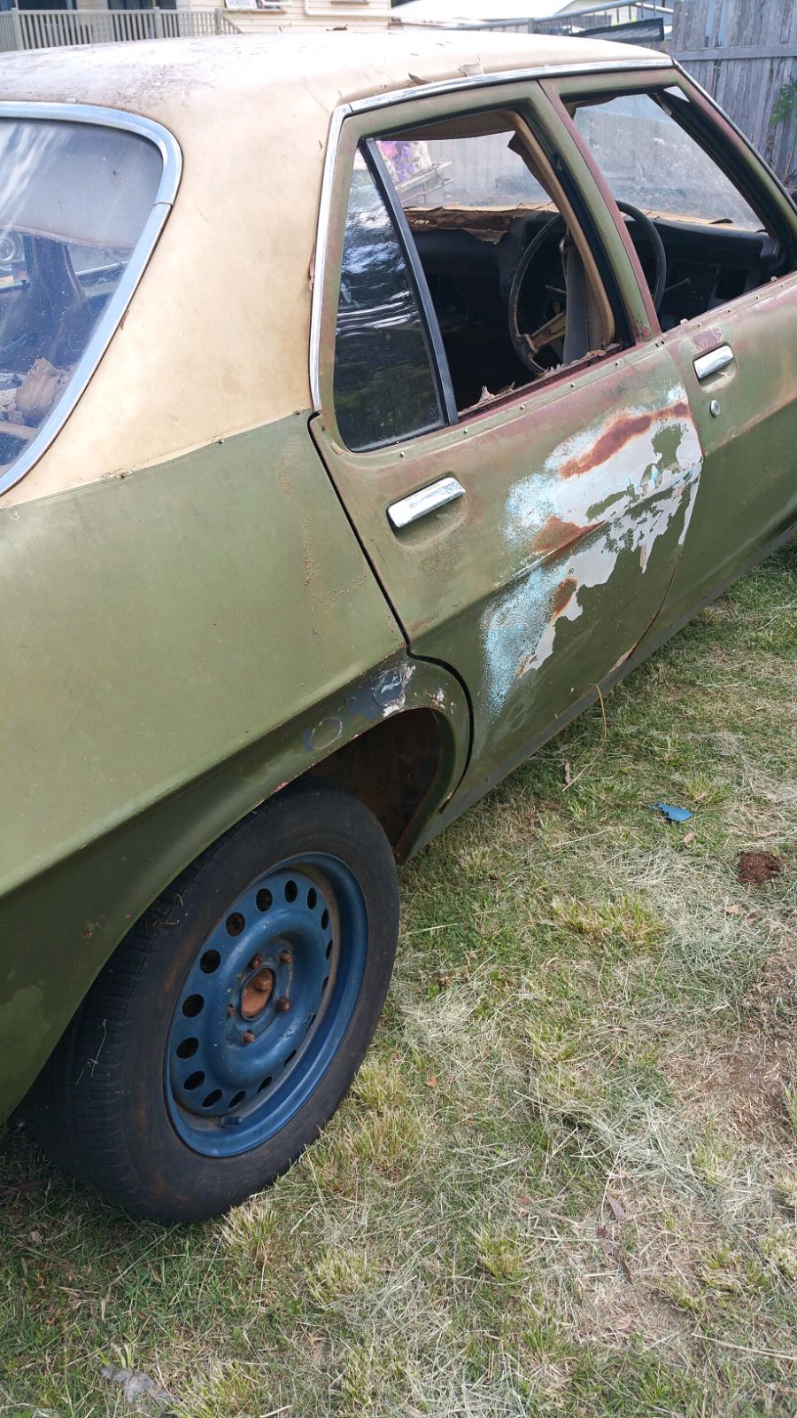 HQ Holden in Patina Gold Met over Dublin Green Met — Kingswood Vacationer Sedan