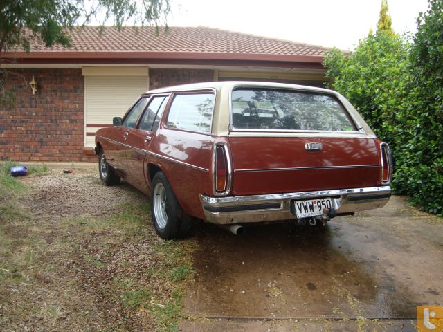 HX Holden in Anniversary Gold Met over Persian Sand Met