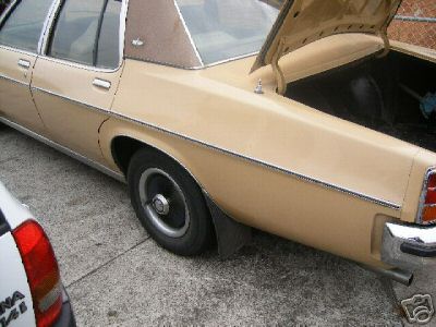 HX Holden in Sierra Tan Met over Buckskin — Statesamn Caprice Sedan