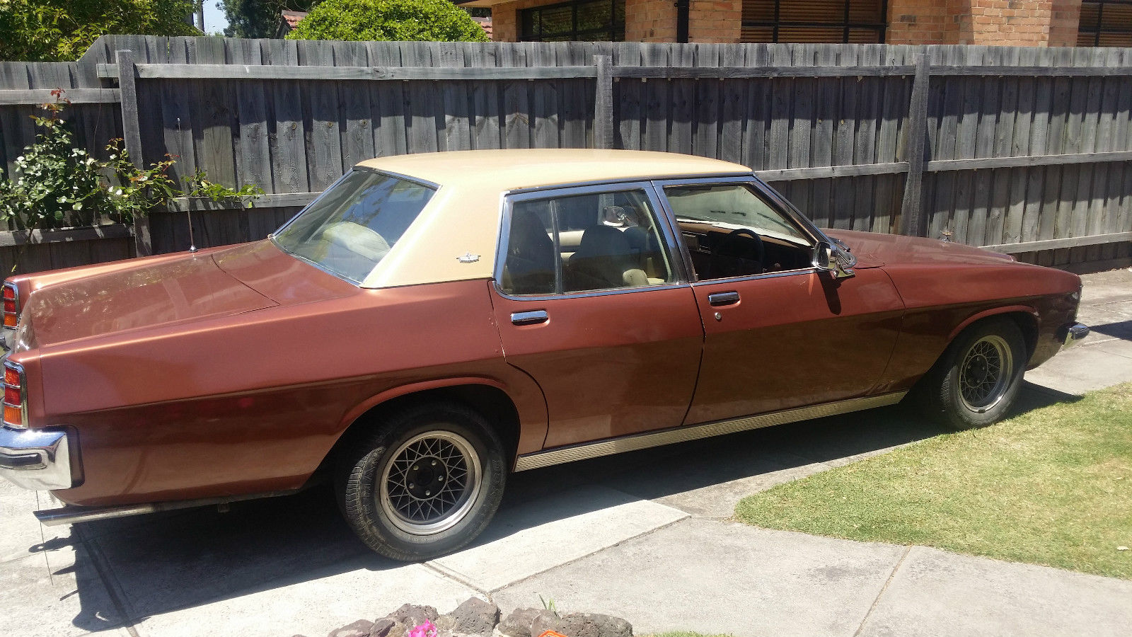 HX Holden in Grecian White over Cordovan — Statesamn Caprice Sedan
