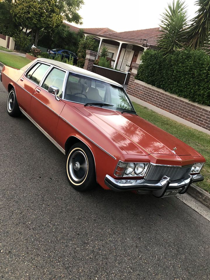 HX Holden in Sienna Met — Statesamn Caprice Sedan