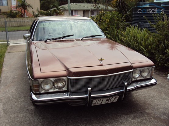 HX Holden in Sienna Met — Statesamn Caprice Sedan