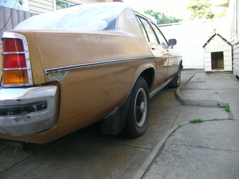 HX Holden in Titian Gold Met — Statesamn Caprice Sedan
