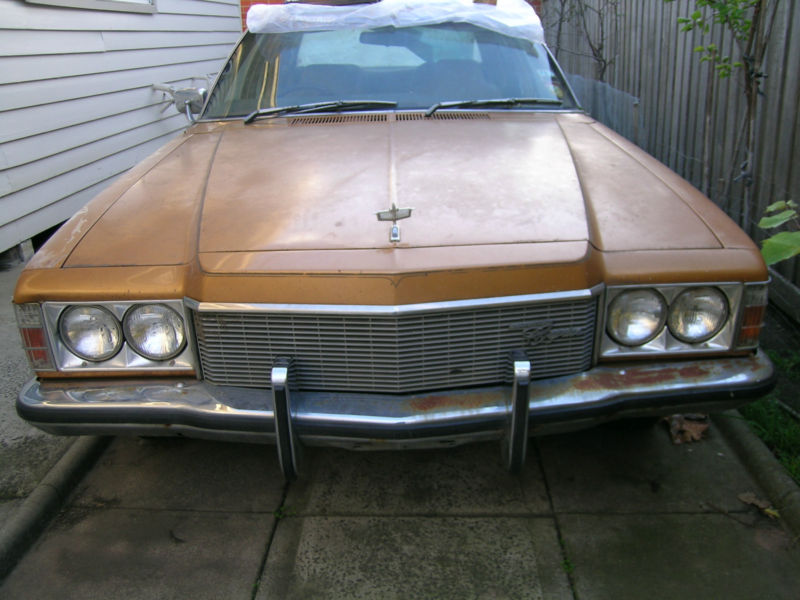 HX Holden in Titian Gold Met — Statesamn Caprice Sedan