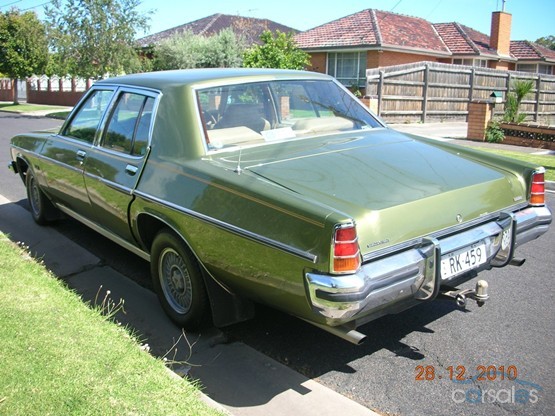 HZ Holden in Cypress Met — Statesman SLE Sedan