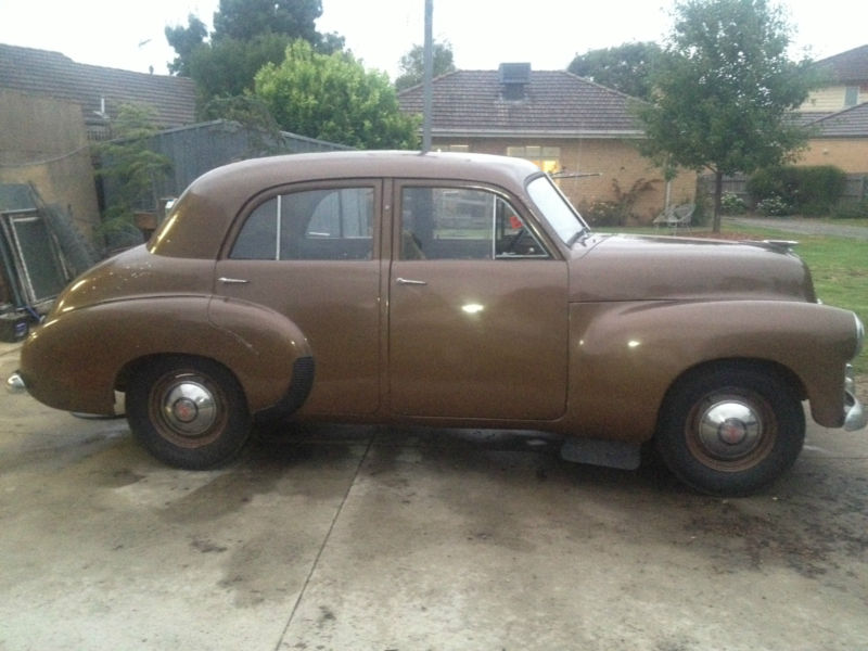 48 Holden in Guinea Gold Met — Standard Sedan