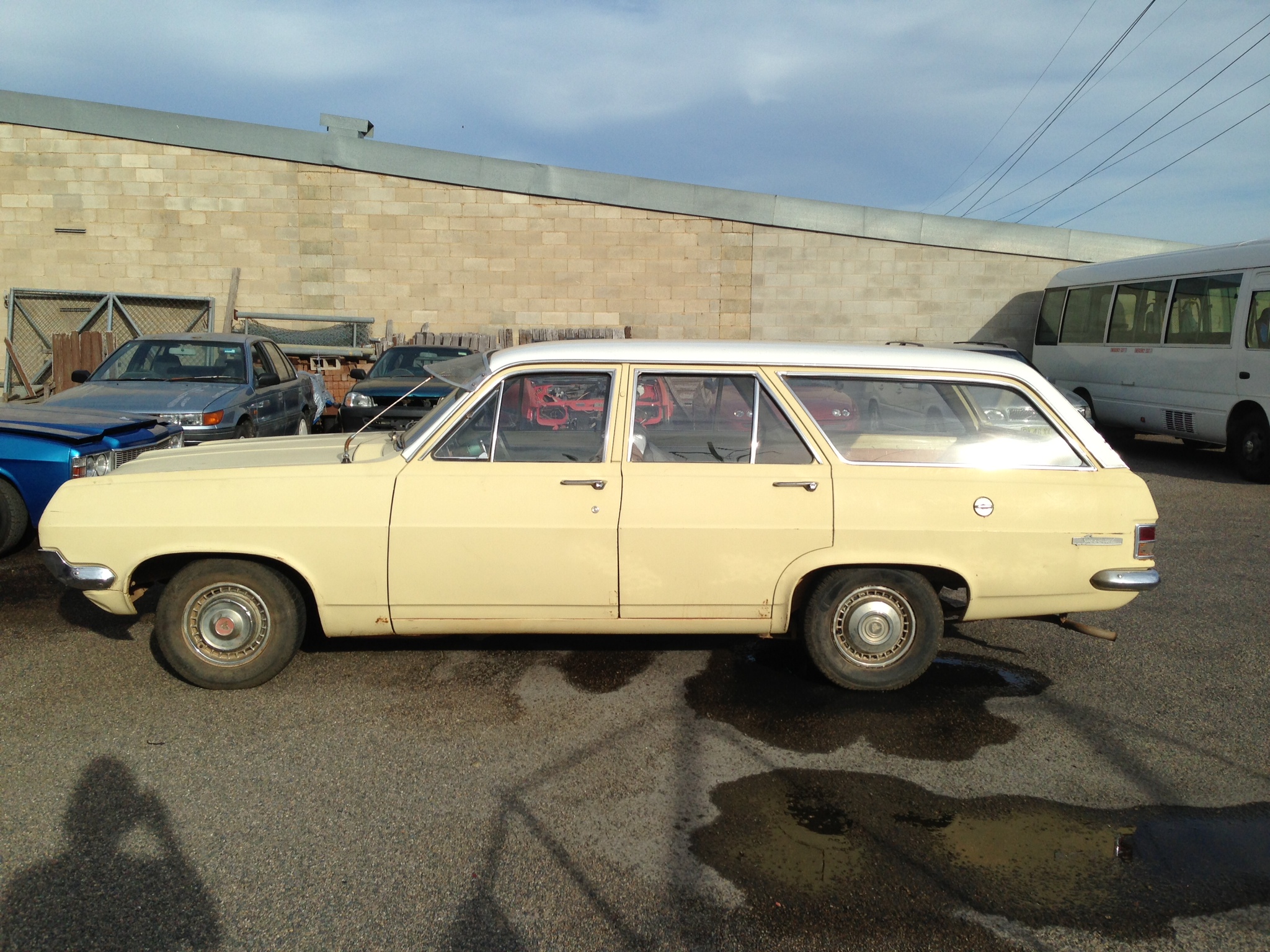 HD Holden in Fowlers Ivory over Hannans Gold — Special Station Sedan