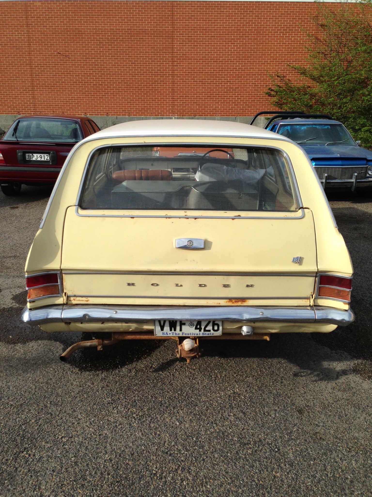 HD Holden in Fowlers Ivory over Hannans Gold — Special Station Sedan