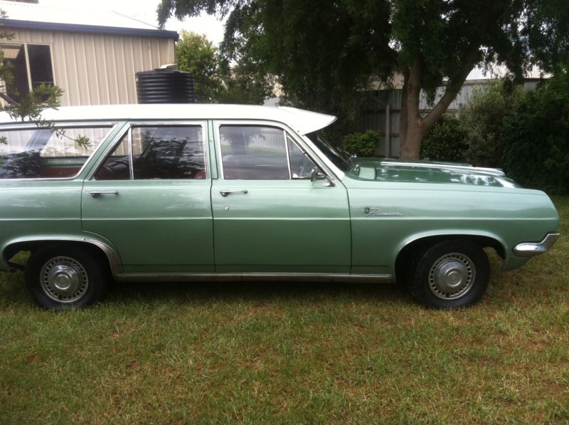 HD Holden in Fowlers Ivory over Merredin Green Met — Premier Station Sedan
