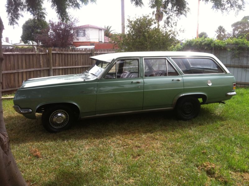 HD Holden in Fowlers Ivory over Merredin Green Met — Premier Station Sedan