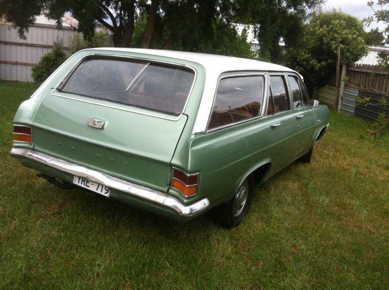 HD Holden in Fowlers Ivory over Merredin Green Met — Premier Station Sedan