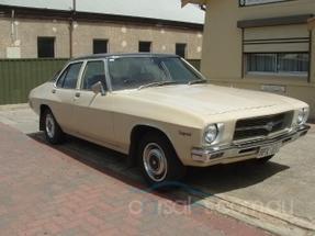 HQ Holden in Nutmeg Met over Windorah Beige — Kingswood Vacationer Sedan
