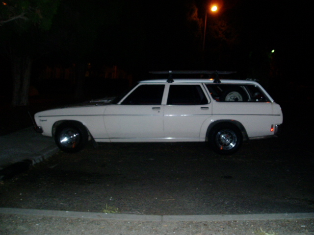 HQ Holden in Glacier White over Windorah Beige — Kingswood Station Sedan