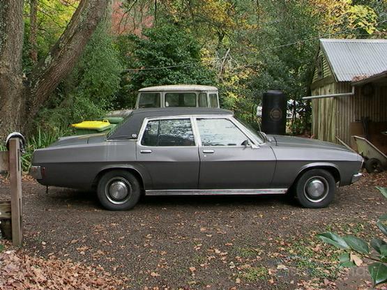 HQ Holden in Gunmetal Met — Statesman Custom Sedan