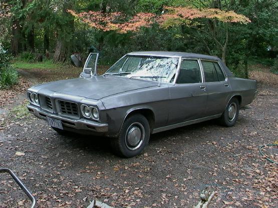 HQ Holden in Gunmetal Met — Statesman Custom Sedan