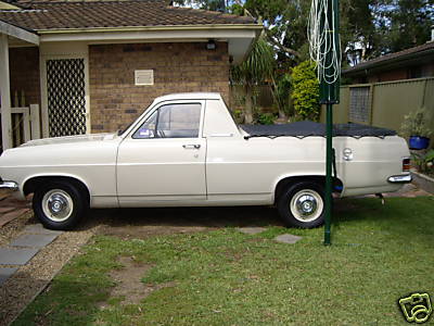 HR Holden in Clinton Sand — Coupe-Utility