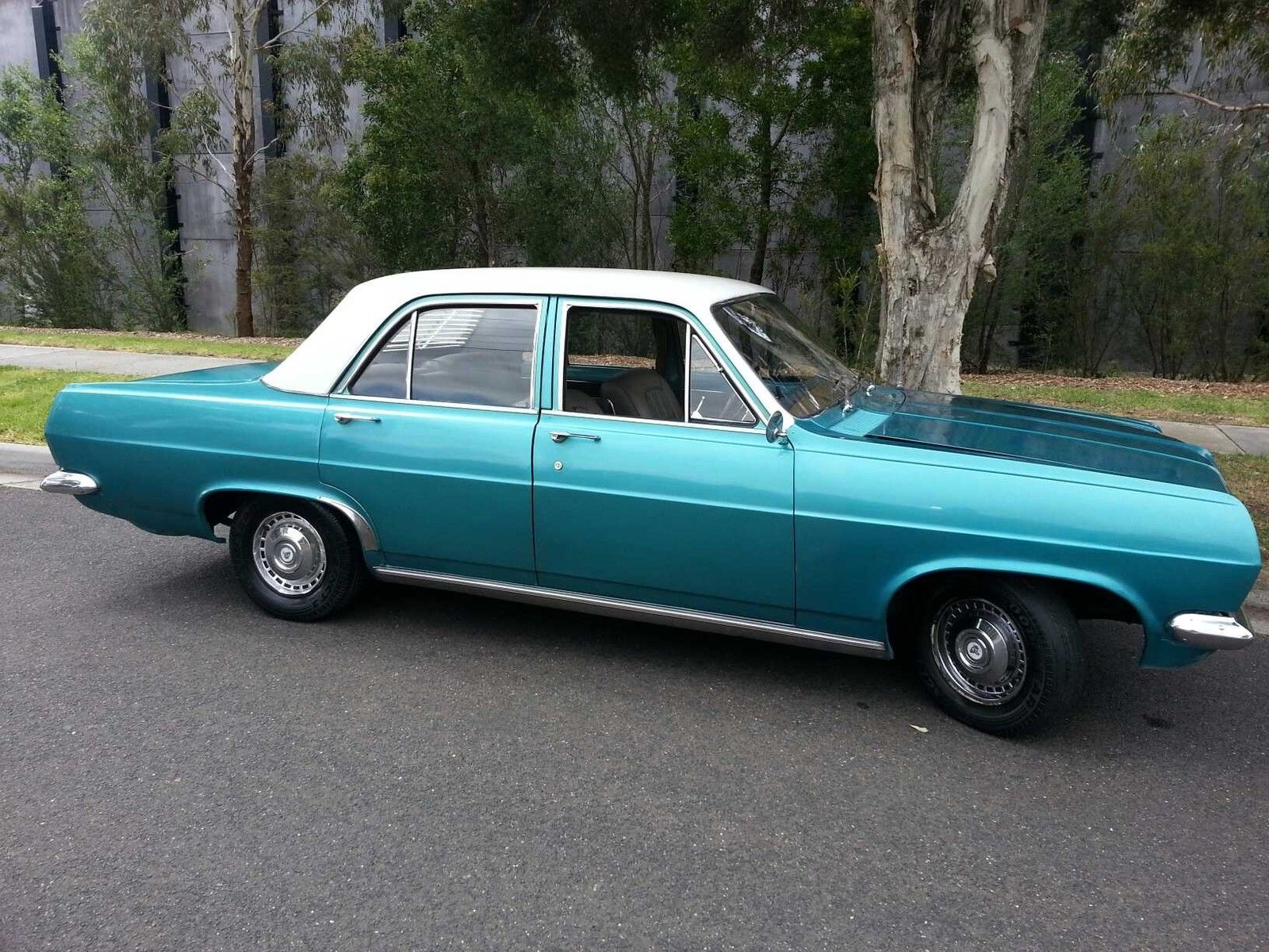 HR Holden in Grecian White over Tennyson Turquoise Met — Premier Sedan