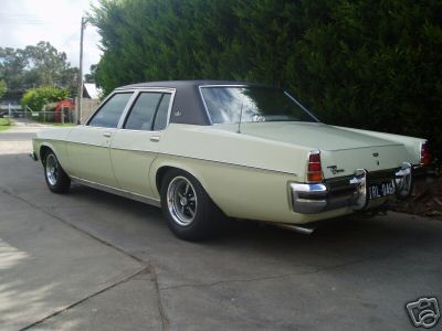 HX Holden in Chamois — Statesamn Caprice Sedan