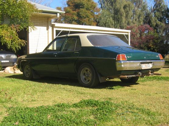 HX Holden in Cotillion White over Jade Green Met — Kingswood Deluxe Sedan