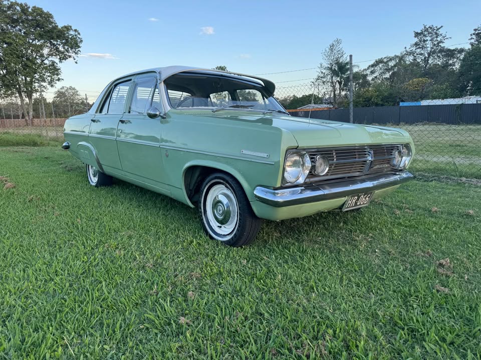 HR Holden in Grecian White over Finisterre Green — Special Sedan