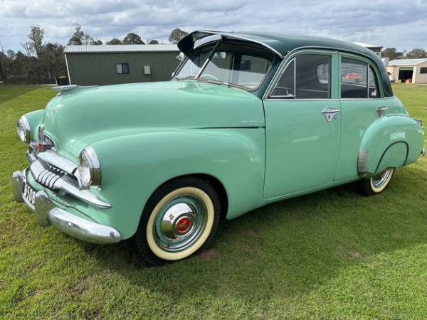 FJ Holden in Swanpool Green over Glenn Green — Special Sedan