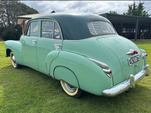 FJ Holden in Swanpool Green over Glenn Green — Special Sedan