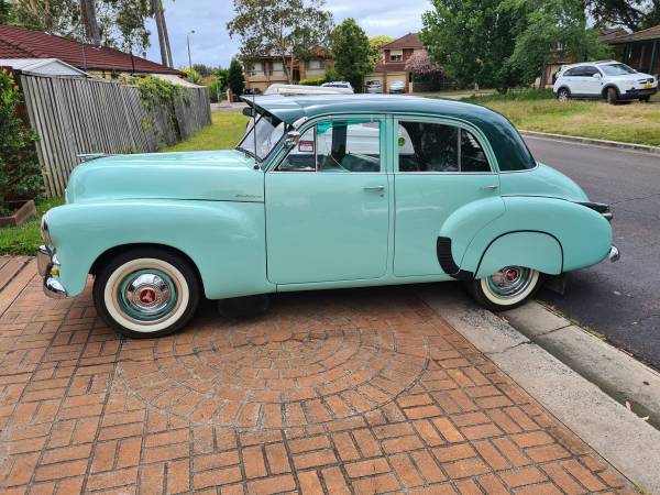 FJ Holden in Brookmere Green Met over Seaspray Green / Shannon Green — Special Sedan