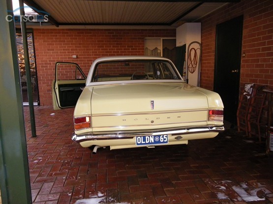 HD Holden in Fowlers Ivory over Hannans Gold — Special Sedan