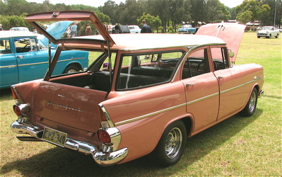 EK Holden in Barrier Coral over Pyramid Coral — Special Station Sedan