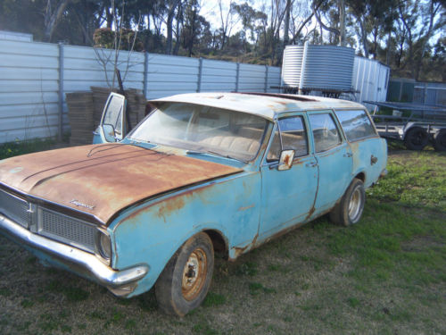 HG Holden in Kashmir White over Aegean Green — Kingswood Station Sedan