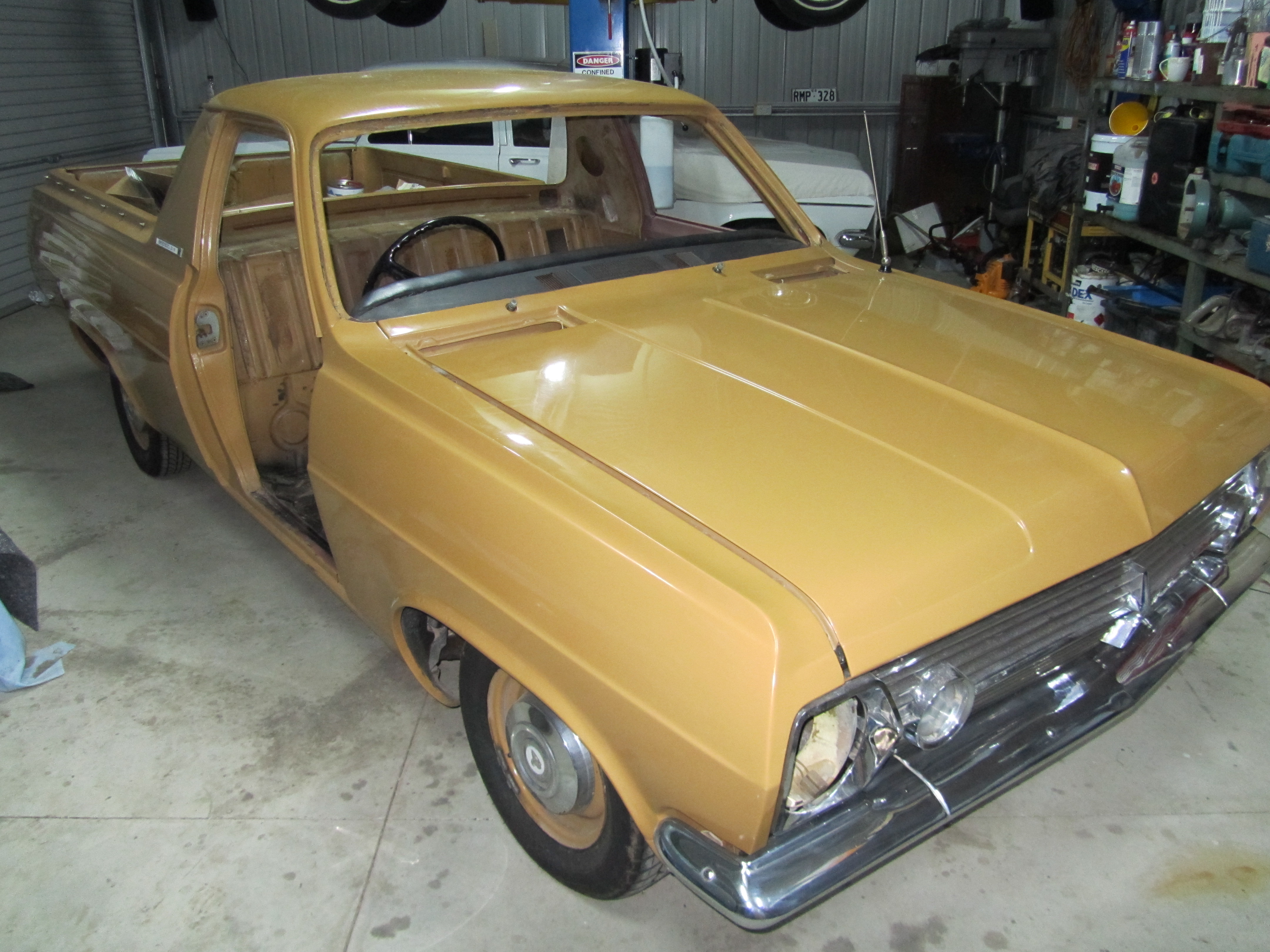HR Holden in Cane Yellow — Coupe-Utility