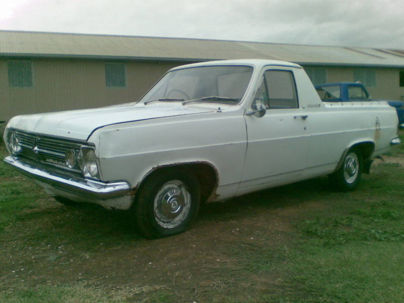 HR Holden in Grecian White — Coupe-Utility