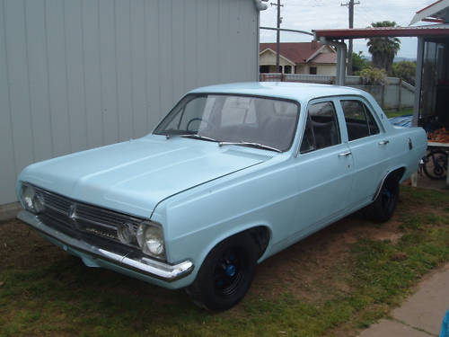 HR Holden in Kurrewa Blue — Standard Sedan
