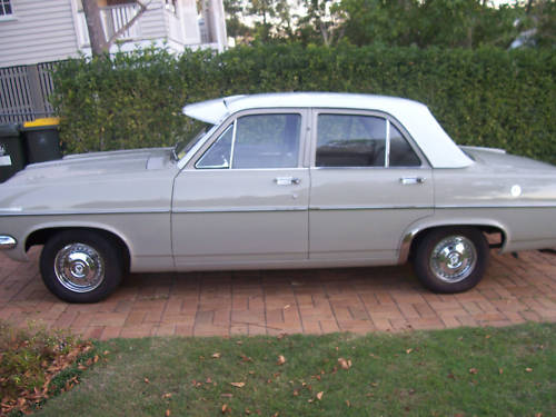 HR Holden in Sandown Fawn — Special Sedan