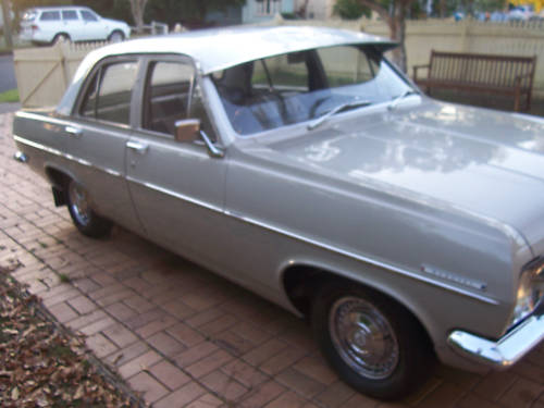HR Holden in Sandown Fawn — Special Sedan