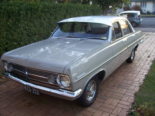 HR Holden in Sandown Fawn — Special Sedan