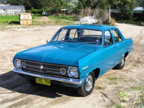 HR Holden in Tarana Turquoise — Special Sedan