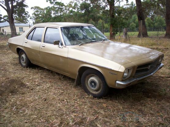HQ Holden in Patina Gold Met — Kingswood Sedan
