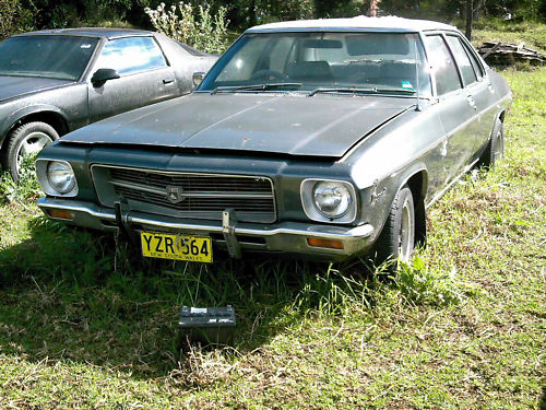 HQ Holden in Gunmetal Met — Kingswood Sedan