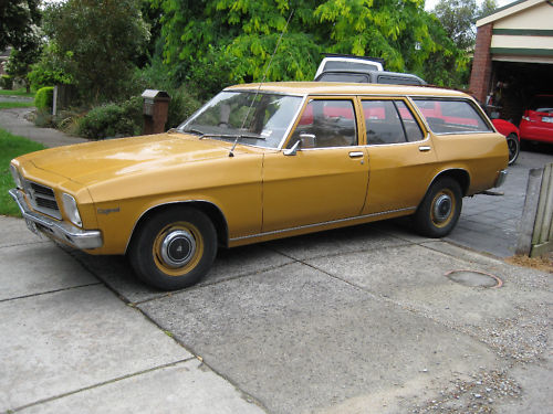 HQ Holden in San Remo Gold — Kingswood Station Sedan