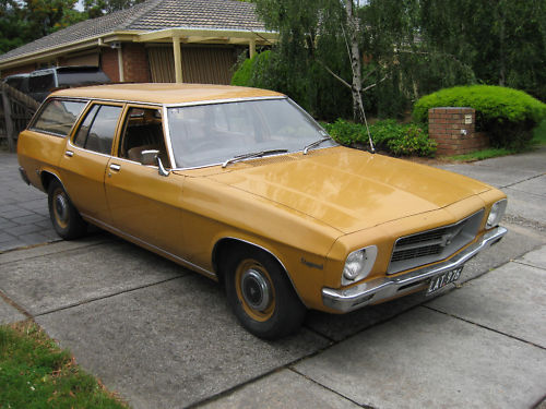 HQ Holden in San Remo Gold — Kingswood Station Sedan