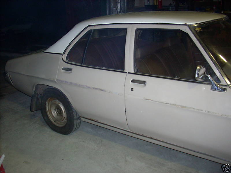 HQ Holden in Glacier White over Willow — Kingswood Sedan